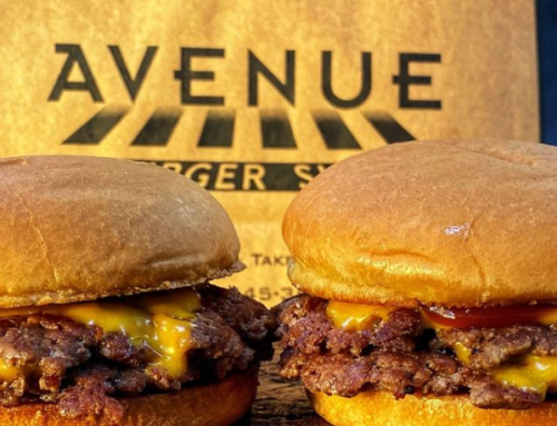 Chama aquela miga que não vê faz tempo para comer um burger